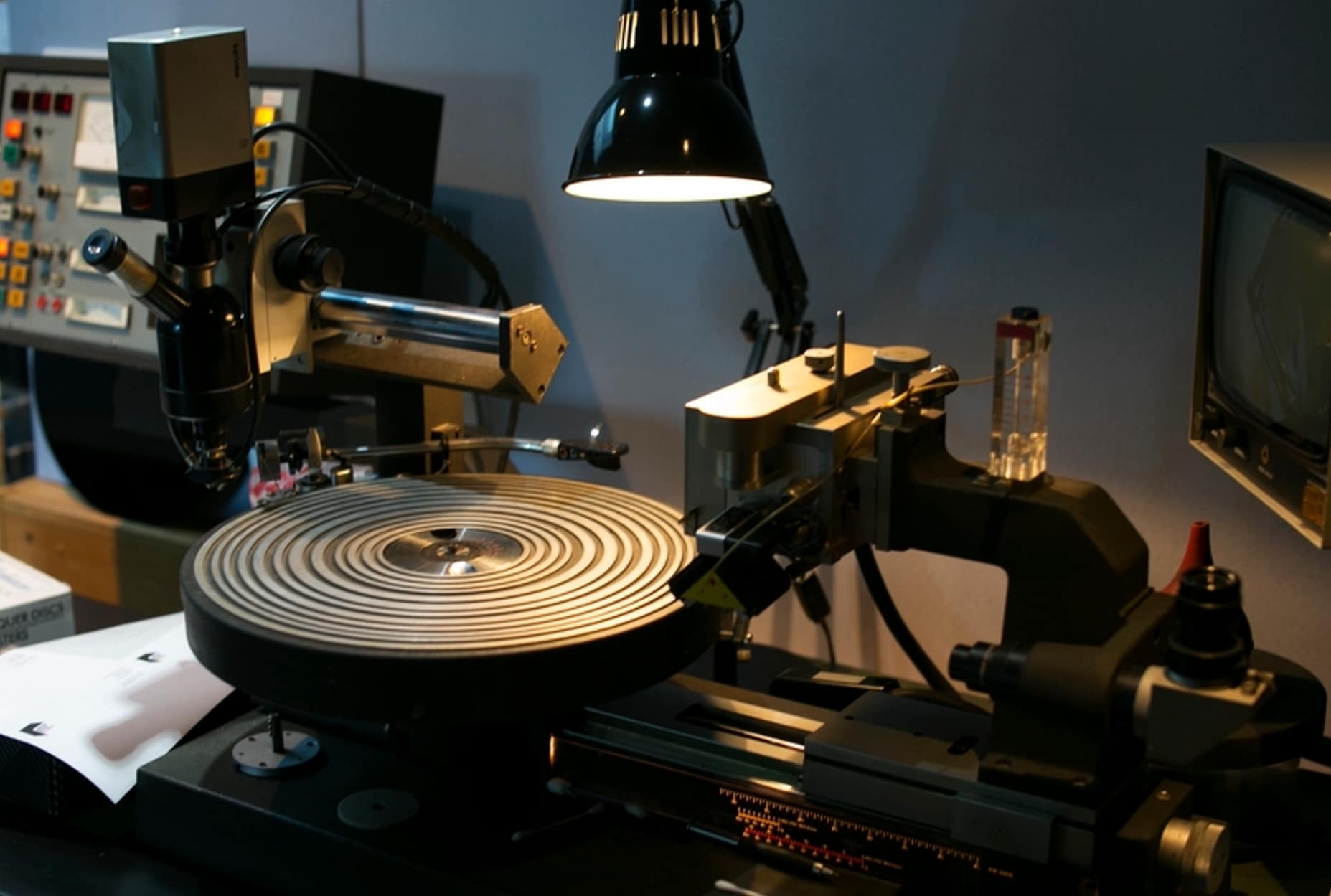 Neumann VMS-80 – profesjonalna nacinarka używana w masteringu pod winyl