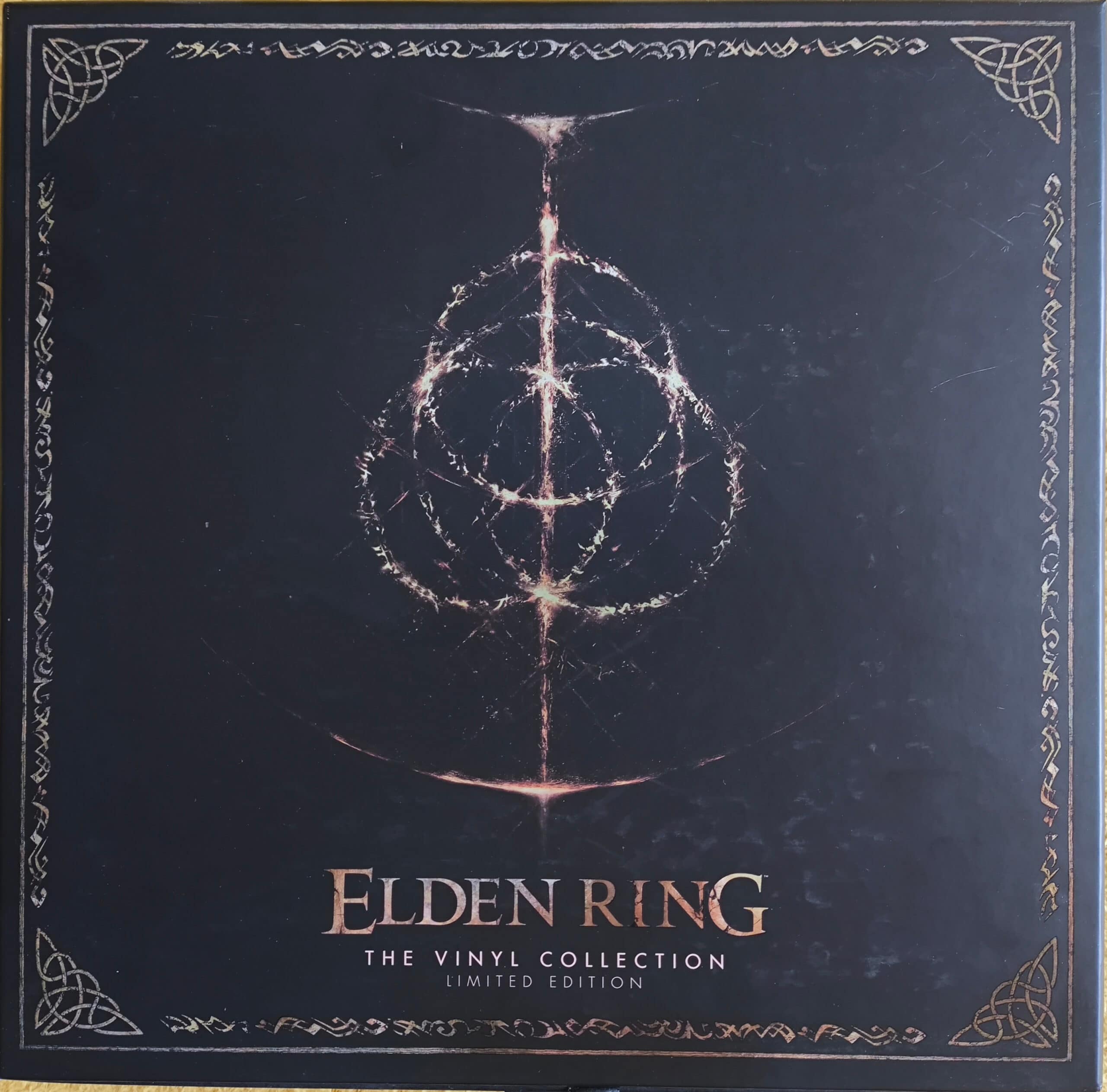 Kolekcjonerskie wydania winyli – dlaczego niektóre płyty kosztują fortunę? 4 Elden Ring The Vinyl Collection Limited Edition – kolekcjonerskie wydania winyli box