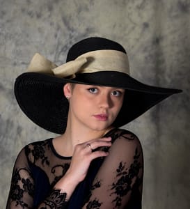 klasyczny portret kobiecy kapelusz fotografia studyjna fotograf Lublin