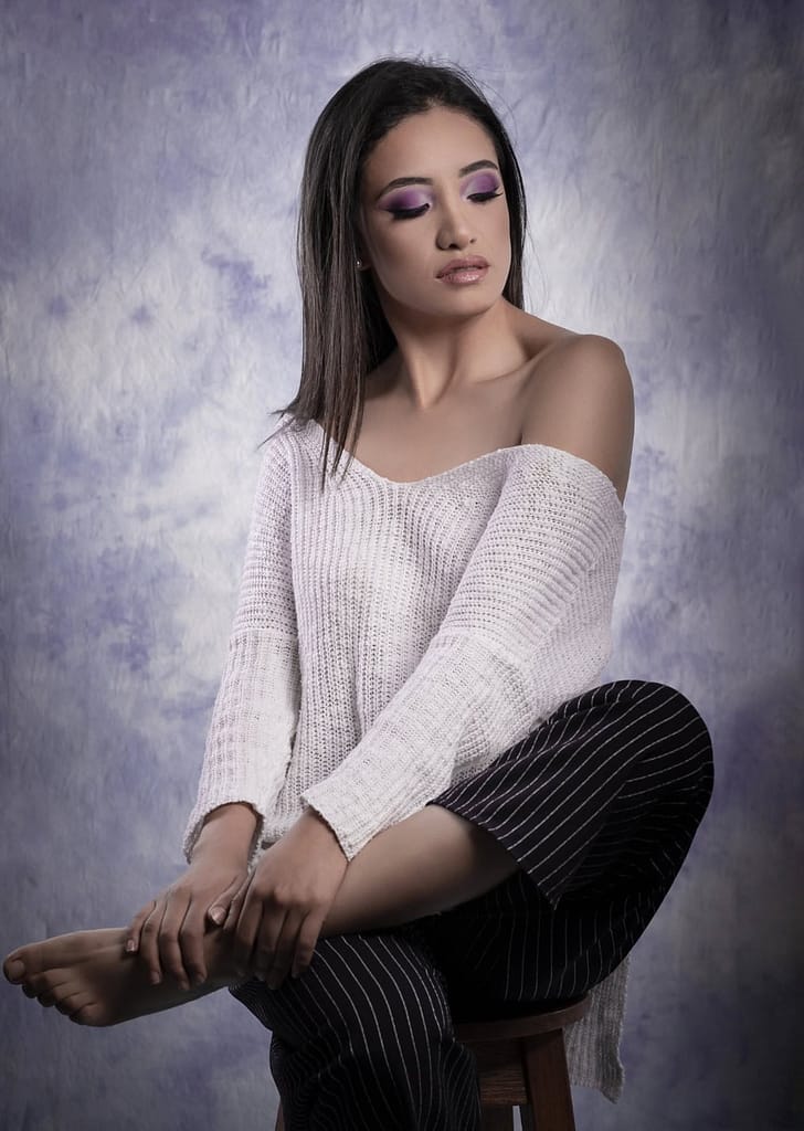 O mnie 1 Portret studyjny kobiety z profesjonalnym makijażem – sesja zdjęciowa Lublin, fotografia beauty w miękkim świetle