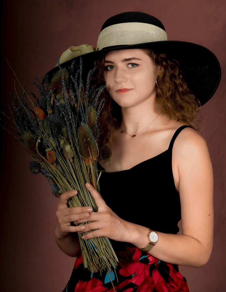 Fotograf portretowy Lublin – jak wybrać najlepszego fotografa na sesję portretową? 4 Womans portrait natural style outdoors