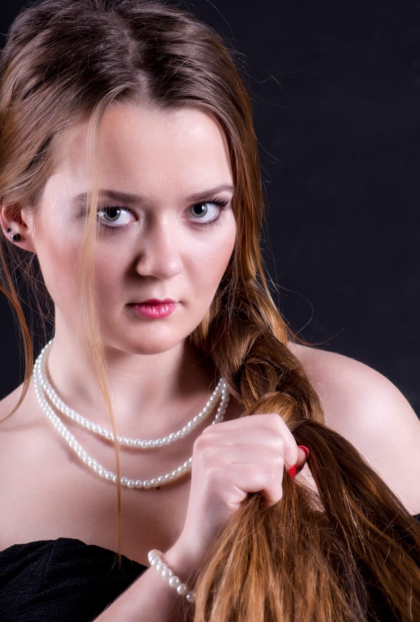 Kolor jako energia — profesjonalna sesja portretowa w studiu fotograficznym w Lublinie 12 Fotografia portretowa Lublin – elegancki portret kobiecy w studio, sesja wizerunkowa Piotr Gołębiowski