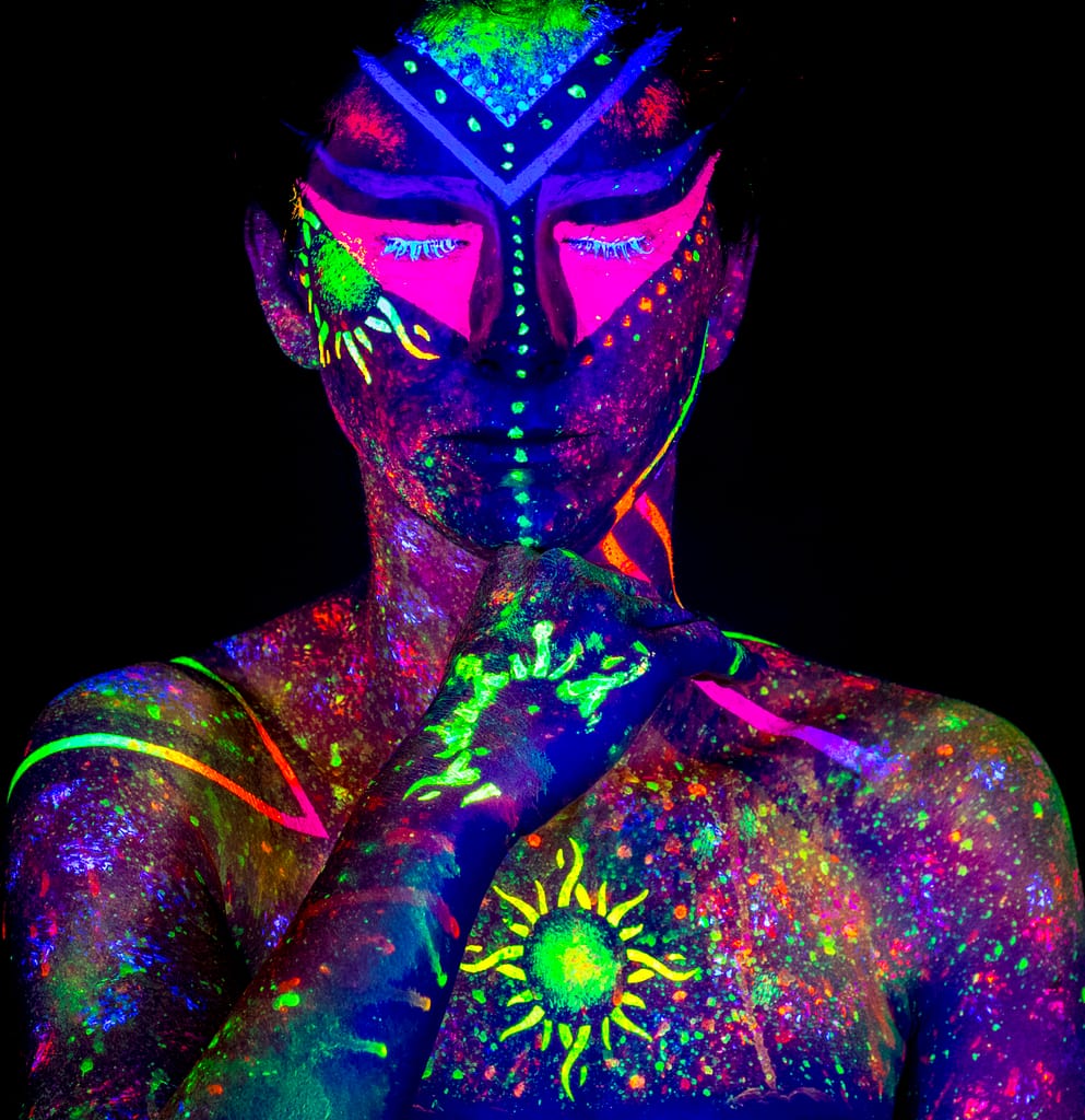 Sesja fotograficzna UV – jak zrobić portret z farbami fluorescencyjnymi 5 sesja fotograficzna UV Lublin